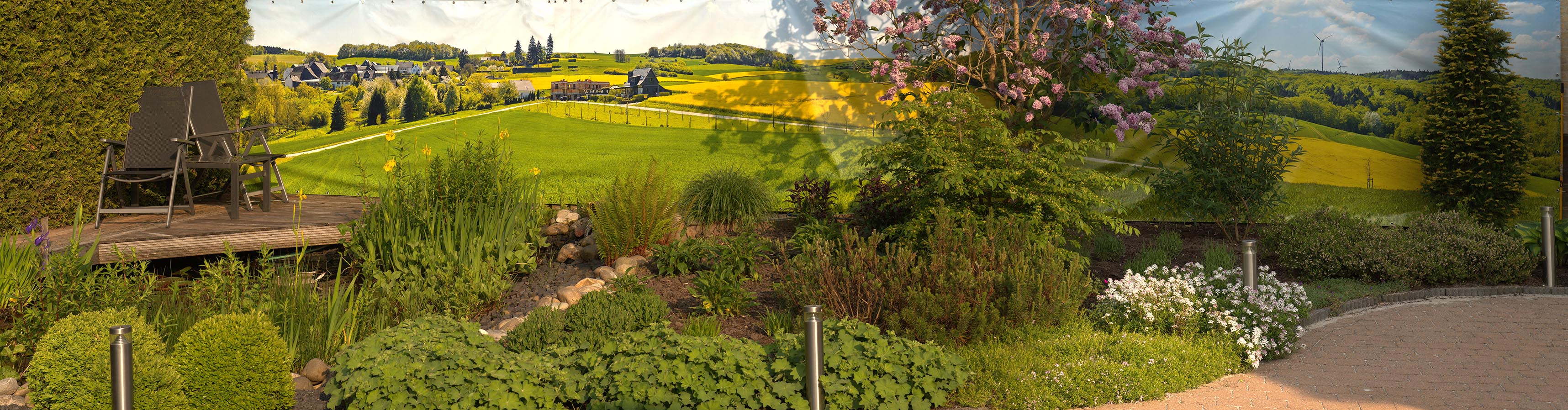 tuin met banner koolzaadvelden in Duitsland
