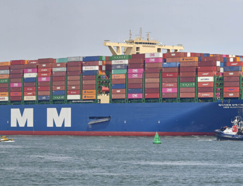 HMM Algeciras  grootste containerschip ter wereld loopt bij Hoek van Holland binnen