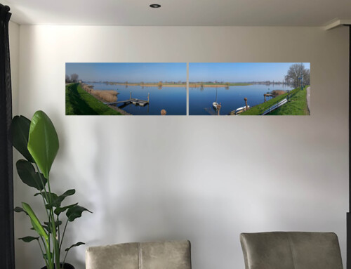 2 luik van een panoramafoto  235 cm x 50 cm breed van Andel op chromalux afgedrukt voor een klant thuis aan de muur . Tevens voorbeelden zonsopkomst langs de afgedamde maas te Andel