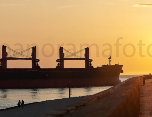 Vlissingen 21-04-2022 panorama zonsondergang met Arkadia zeevaart