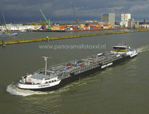 Correggio , een nieuwe Gefo tanker, gefotografeerd voor Gerlien van Tiem