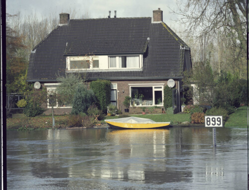 Gelderse IJssel onderweg met hoog water in 1995 en later o.a.  Doesburg, Zuthpen, Deventer,Kampen