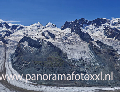 Naar de Gornergrat op 3500 meter met de tandradbaan. Vanaf hier kunt u de hoogste toppen van de Alpen zien ,en de bekendste is de Matterhorn die weerspiegelt wordt in een meertje.