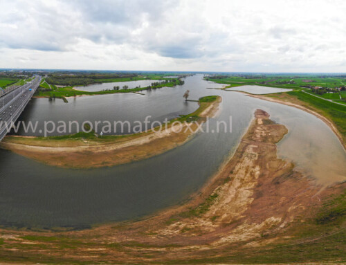 Panorama foto met drone van Vianen met de oude brug er nog op