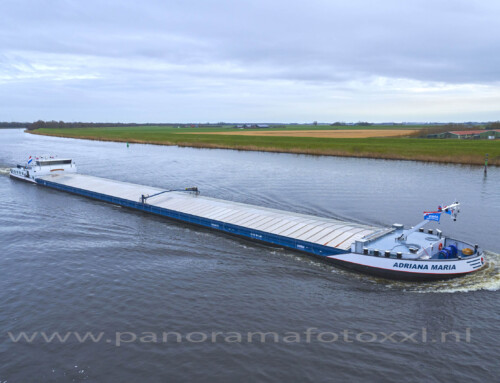 Adriana Maria gefotografeerd op het Schelde Rijnkanaal wat een plaatje