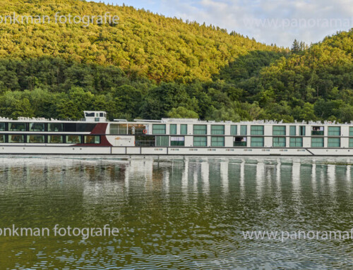 Excellence Crown op de Moezel in de afvaart Cochem