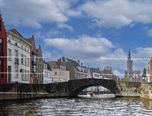 Panorama tour door Brugge vanaf de rondvaartboot