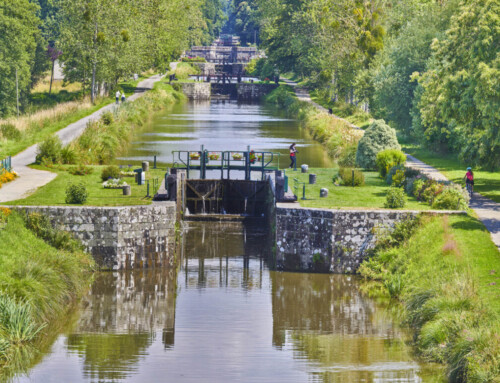 Canal Ile de Rance met 11 sluizen op een totale afstand van slechts 2,2 km om 27 mtr hoogteverschil te overwinnen bij Hédé-Bazouges