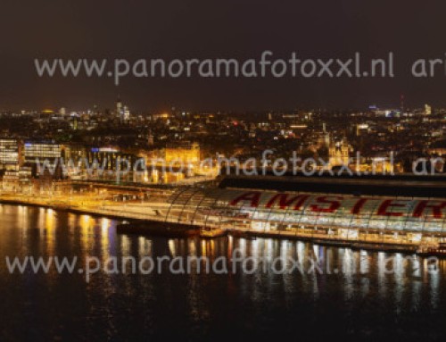 Amsterdam vanaf de Adamtoren als ultra-high-resolution skyline installaties tot 30+ meter breed, zonder zichtbaar detailverlies.