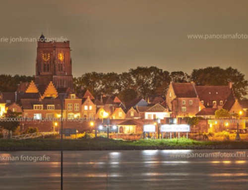 Woudrichem nacht panorama beleving op 20 meter doek ? Geen probleem bij www.panoramafotoxxl.nl !